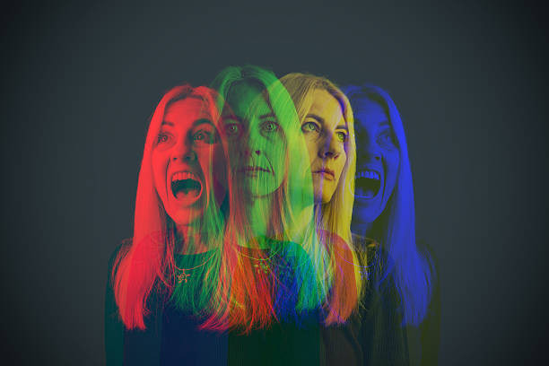 (Sumber: https://www.istockphoto.com/id/foto/wanita-paruh-baya-konsep-emosi-gelap-dan-berwarna-warni-gm2218443750-634980800)