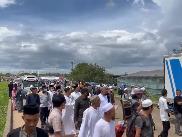 Sejumlah jemaah yang mulai memadati kawasan Kota Baru, Lampung Selatan untuk mengikuti Tabligh Akbar Indonesia Berdoa atau Ijtima Ulama Dunia | Foto : Dok. Ist