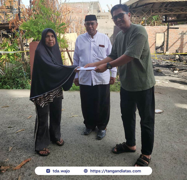 Tumbuhkan Kemanusiaan, TDA Wajo Salurkan Donasi untuk Korban Kebakaran (1)