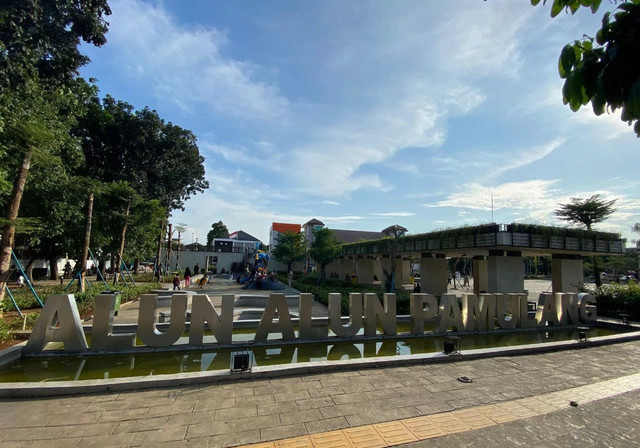 Alun-alun pamulang jadi tempat favort warga untuk olahraga santai, 29 November 2025, 14:42am, dok: ega