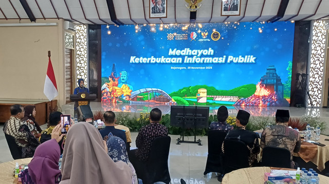 Wakil Bupati Bojonegoro, Nurul Azizah, saat beri sambutan dalam acara Sarasehan Keterbukaan Informasi Publik di Ruang Angling Dharma Pemkab Bojonegoro. Sabtu (29/11/2025). (Aset: beritabojonegoro/imam nurcahyo)