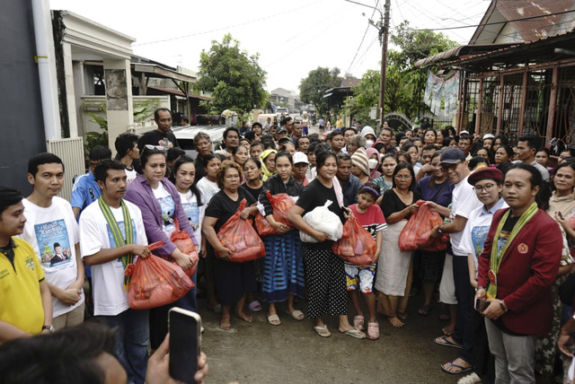 Tim Natal Nasional bantu distribusi bantuan untuk warga terdampak banjir dan longsor Sumatera. Foto: Dok. Tim Media Prabowo