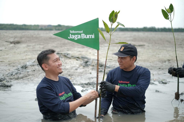 Telkomsel kembali menghadirkan inisiatif Jaga Bumi Carbon Offset fase ketiga dengan melibatkan lebih dari 47 ribu pelanggan yang menukar Telkomsel Poin dan uCoin.. Foto: Dok. Telkomsel