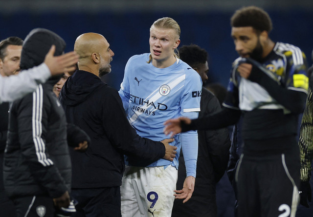 Massimiliano Allegri diberi kartu merah saat AC Milan vs Lazio dalam laga pekan ke-13 Liga Italia 2025/26 di Stadion San Siro, Minggu (30/11) dini hari WIB. Foto: REUTERS/Daniele Mascolo