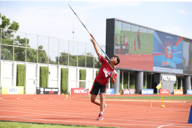 Peserta lomba Lempar Lembing membutuhkan kekuatan, kecepatan, dan koordinasi yang baik. Lembing yang digunakan mirip tombak, tetapi lebih ringan dan memiliki ujung yang runcing. Foto: MilkLife Athletics Challenge