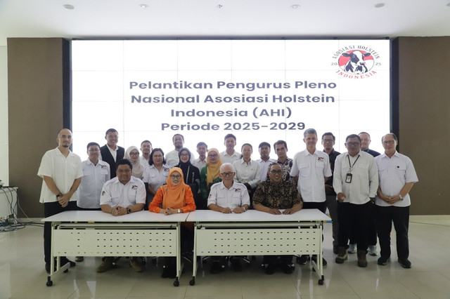 Pelantikan pengurus nasional Asosiasi Holstein Indonesia (AHI). 