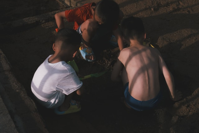 Ilustrasi Anak dengan Risiko Stunting. Foto: Unsplash.