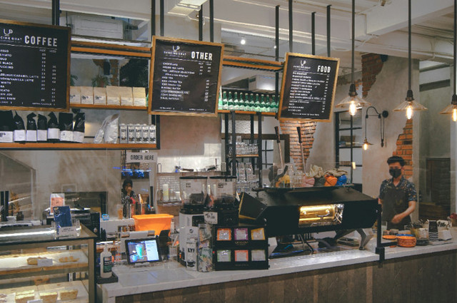 Ilustrasi Kafe Demon Slayer Kapan Buka?, Unsplash/Kevin kevin