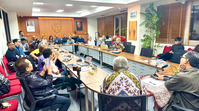 Forum Praksis seri ke-15 dihadiri oleh para pakar dan pemerhati geopolitik global. Foto: Dok. Istimewa