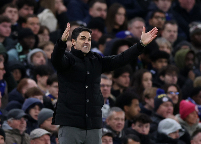 Mikel Arteta saat Chelsea vs Arsenal dalam laga pekan ke-13 Liga Inggris 2025/26 di Stadion Stamford Bridge, Minggu (30/11) malam WIB. Foto: David Klein/REUTERS
