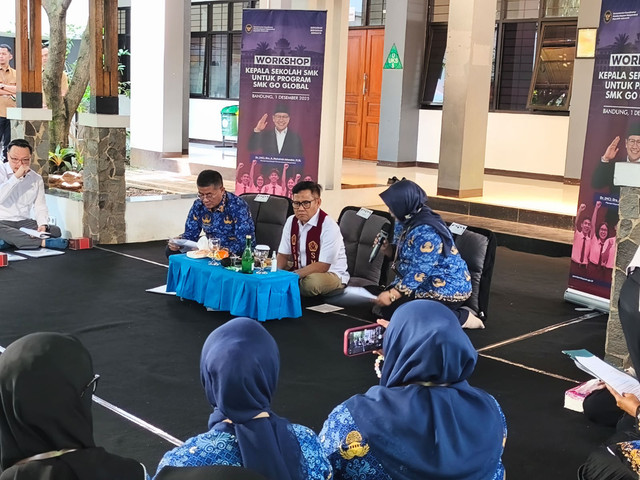 Cak Imin berkunjung ke SMKN 1 Bandung dalam Workshop Kepala Sekolah SMK Untuk Program SMK Go Global, Senin (1/12/2025). Foto: Linda Lestari/kumparan