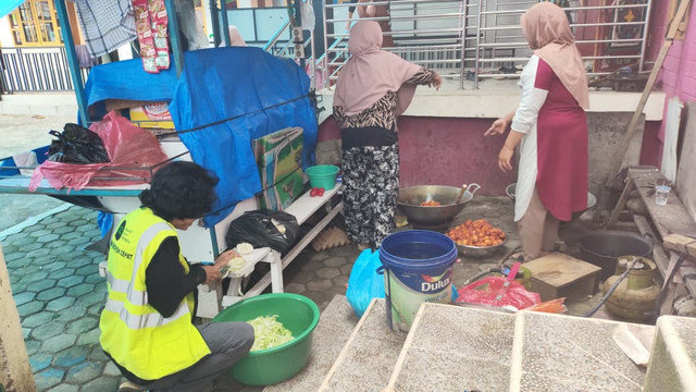 Tanggap Darurat: IZI Sumbar Buka Dapur Umum bagi Ratusan Warga Terdampak di Agam (1)