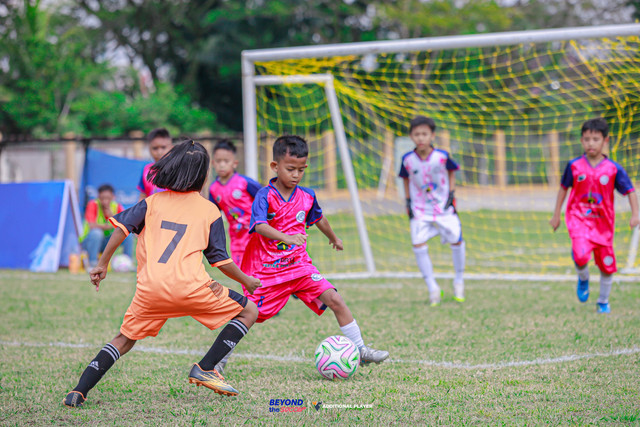 Turnamen sepak bola usia dini ‘Saling Jaga Soccer Championship 2025’ di Stadion Universitas Tanjungpura (UNTAN), Pontianak, Kalbar. Foto: Dok. Istimewa