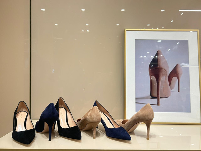 Model sepatu "Gianvito" yang ikonis. Foto: Judith Aura/kumparan