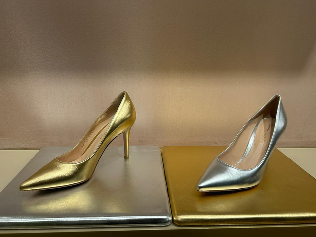 Model sepatu "Gianvito" yang ikonis. Foto: Judith Aura/kumparan