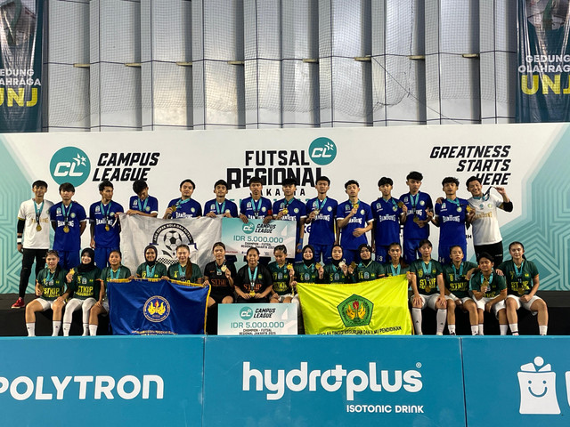 Tim futsal putra UIN Bandung & tim futsal putri STKIP Pasundan juara Campus League Regional Jakarta 2025. Foto: Antika Fahira/kumparan