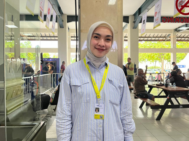 Aktris Tika Bravani saat ditemui di JAFF Market 2025 yang digelar di Joga Expo Center, Senin (1/12). Foto: DN Mustika Sari/kumparan