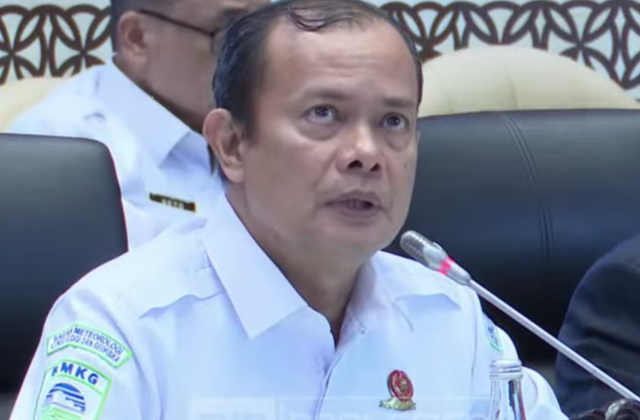 Kepala BMKG Teuku Faisal Fathani dalam raker dengan Komisi V DPR, Senin (1/12/2025). Foto: Dok DPR RI