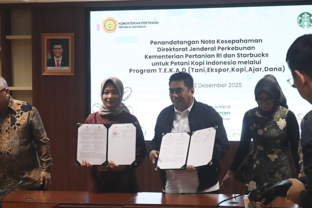 MoU Program TEKAD Kementerian Pertanian (Kementan) dengan Starbucks Coffee Company di Kantor Kementan, Jakarta Selatan pada Selasa (2/12/2025). Foto: Argya D. Maheswara/kumparan 