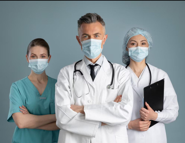 Ilustrasi - Dokter dan Para Tenaga Medis. Foto: Freepik