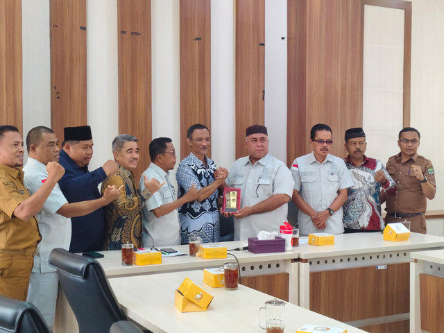 Komisi I dan Komisi IV DPRD Kabupaten Padang Pariaman, Sumatera Barat, melakukan kunjungan kerja ke Pemkab Sleman, Selasa (2/12/2025). Foto: Arfiansyah Panji Purnandaru/kumparan