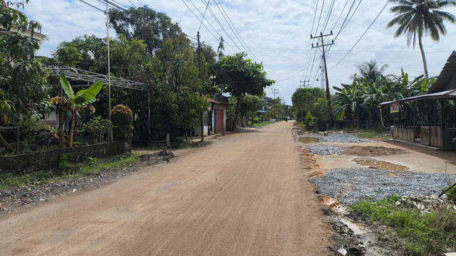 Kondisi Jalan Adiwijaya Desa Antibar Mempawah yang sudah diperbaiki. Foto: Dok. Istimewa