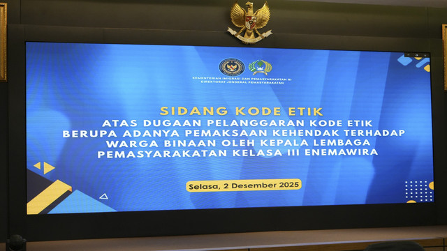 Sidang etik eks Kalapas Enemawira, Chandra Sudarto, yang paksa napi makan daging anjing. Foto: Dok. Ditjenpas