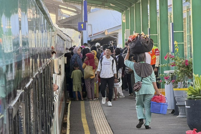 Suasana kereta khusus petani dan pedagang yang resmi beroperasi, Senin (1/12/2025). Foto: Dok. KAI