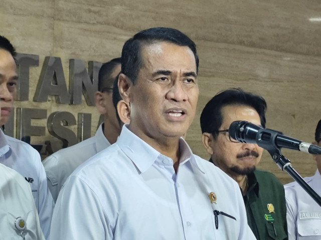 Menteri Pertanian (Mentan) Amran Sulaiman di Kantor Kementan, Jakarta Selatan, Selasa (2/12/2025). Foto: Widya Islamiati/kumparan