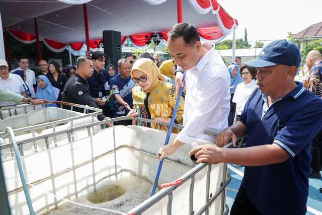 Panen perdana ikan nila aquaponik. Foto: Diskominfo Surabaya 