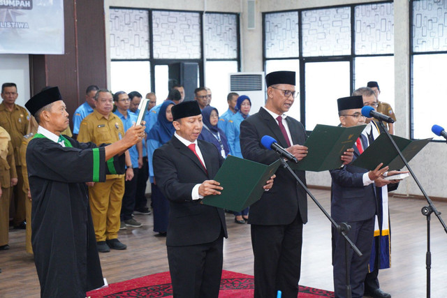 Prosesi pelnatikan Dirut PDAM Tirta Khatulistiwa. Foto: Dok. Pemkot Pontianak