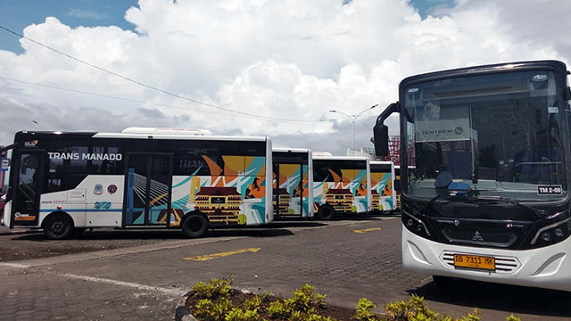Bus Trans Manado.