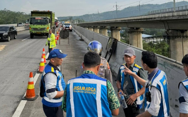 Lokasi kecelakaan beruntun di KM 111 Tol Cipularang, Selasa (2/12/2025). Foto: Dok. Istimewa