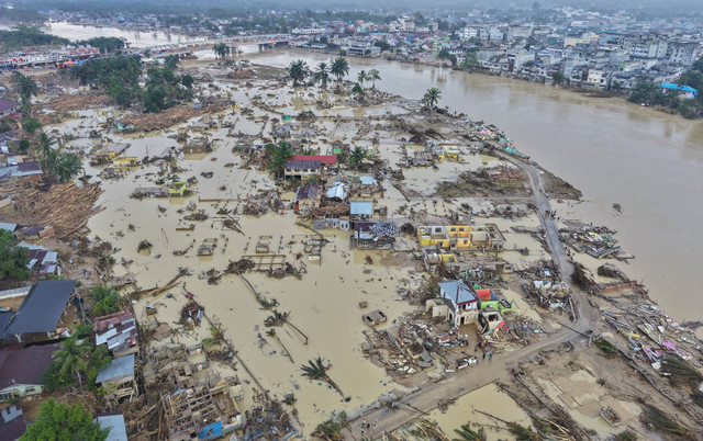 Foto udara dampak kerusakan pascabanjir bandang di Aceh Tamiang, Aceh, Selasa (2/12/2025). Foto: Suhendra/ANTARA FOTO
