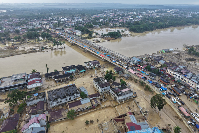 Foto udara dampak kerusakan pascabanjir bandang di Aceh Tamiang, Aceh, Selasa (2/12/2025). Foto: Suhendra/ANTARA FOTO