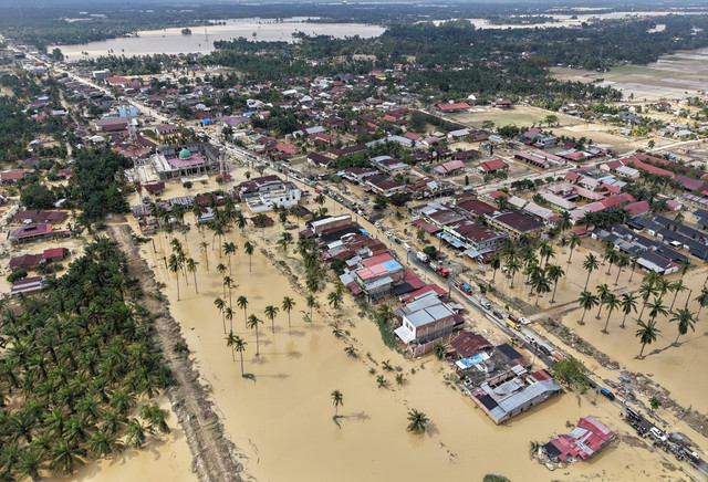 Foto udara dampak kerusakan pascabanjir bandang di Aceh Tamiang, Aceh, Selasa (2/12/2025). Foto: Suhendra/ANTARA FOTO