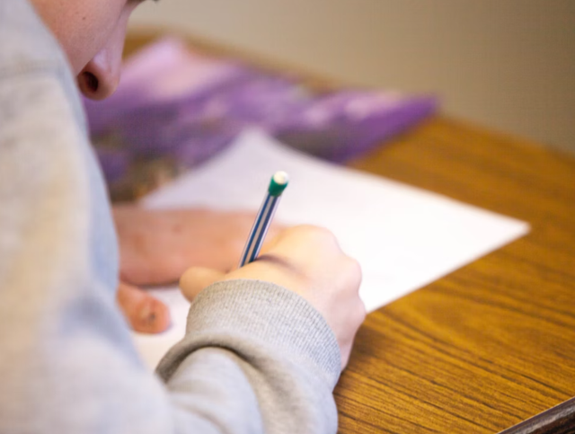 Ilustrasi Soal Essay Geografi Kelas 10 Semester 1. Foto: Unsplash/Ben Mullins