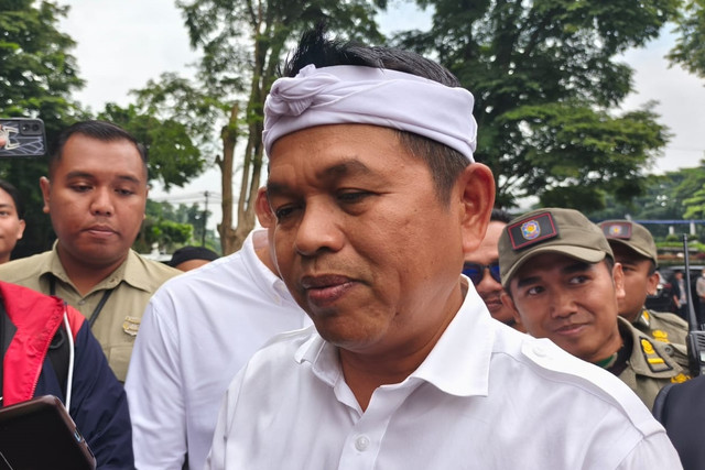 Gubernur Jawa Barat Dedi Mulyadi usai menghadiri Upacara Hari Bakti ke-80 Pekerjaan Umum di Gedung Sate Bandung, Rabu (3/12/2025). Foto: Linda Lestari/kumparan