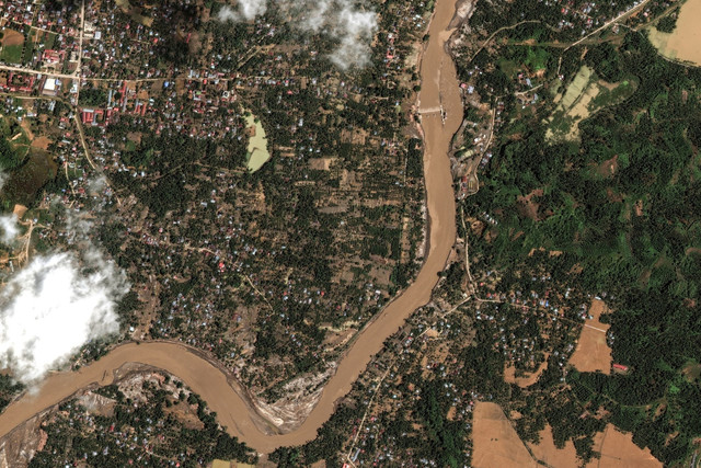Citra satelit usai banjir bandang di Bireuen, Aceh, pada Minggu (30/11/2025). Foto: Vantor/HO via REUTERS