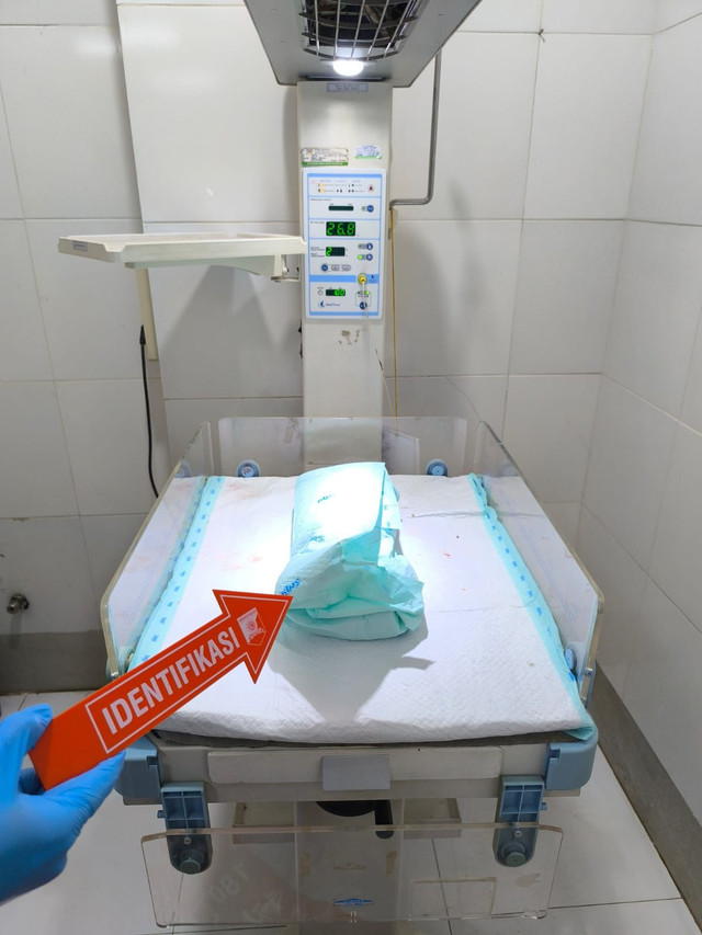 Petugas melakukan identifikasi. Foto: Dok. Polres Sambas