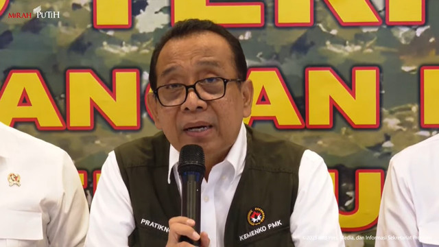 Menko Bidang Pembangunan Manusia dan Kebudayaan RI Pratikno dalam keterangan pers perkembangan penanggulangan bencana Sumatera, Rabu (3/12/2025). Foto: YouTube/ Sekretariat Presiden