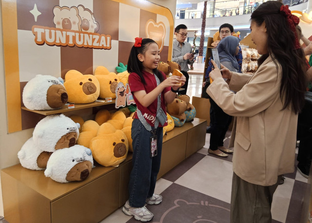 Booth Tuntunzai Capybara yang diserbu pengunjung. Foto: Masruroh/Basra