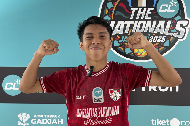 Ananda Fadillah Akbar, pemain tim futsal UPI Bandung, usai diwawancarai kumparan di GOR UNJ, Rabu (3/12/2025). Foto: Aji Nugrahanto/kumparan