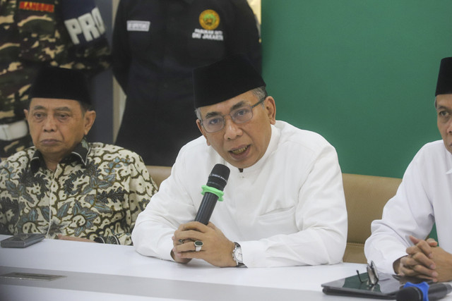 Ketum PBNU, Yahya Cholil Staquf (Gus Yahya) dalam konferensi pers di Kantor PBNU, Jakarta Pusat, Rabu (3/12/2025). Foto: Iqbal Firdaus/kumparan