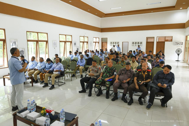 Otorita IKN rakor dan pasang papan larangan aktivitas ilegal di Taman Hutan Raya Bukit Soeharto. Foto: Dok. Humas Otorita IKN
