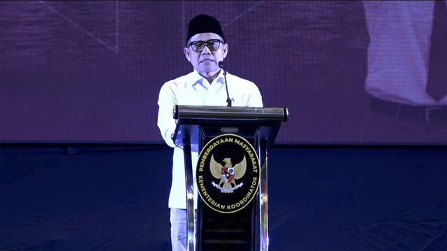 Menko PM Muhaimin Iskandar alias Cak Imin dalam acara Workshop Kepala Sekolah Untuk Program SMK Go Global di Makassar, Rabu (3/12/2025). Foto: YouTube/Kemenko Pemberdayaan Masyarakat