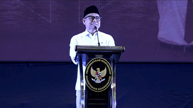Menko PM Muhaimin Iskandar alias Cak Imin dalam acara Workshop Kepala Sekolah Untuk Program SMK Go Global di Makassar, Rabu (3/12/2025). Foto: YouTube/Kemenko Pemberdayaan Masyarakat