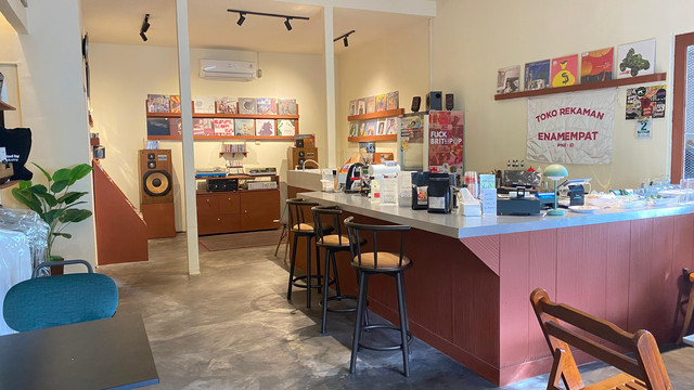 Spot nongkrong baru, Rakata Ruang, yang memiliki slogan ‘Kopi, Musik, Jazz’. Foto: Alycia Tracy Nabila/Hi!Pontianak