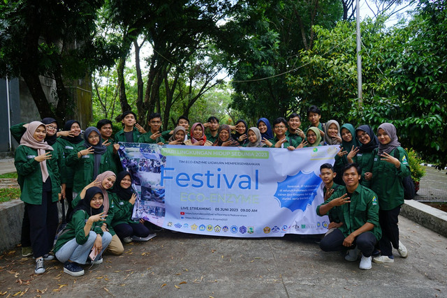 Festival Eco Enzyme Universitas Andalas (Sumber: https://unand.ac.id/index.php/berita/9-seputar-unand/494-unand-hari-lingkungan-hidup-green.html)