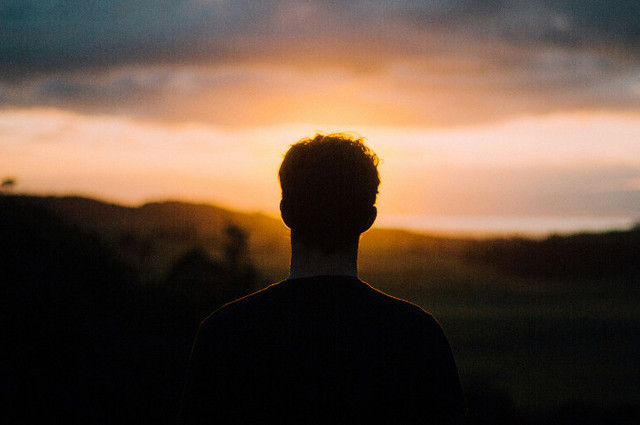 Ilustrasi Profil Tristan Molina. Foto: Unsplash/Tim Marshall
